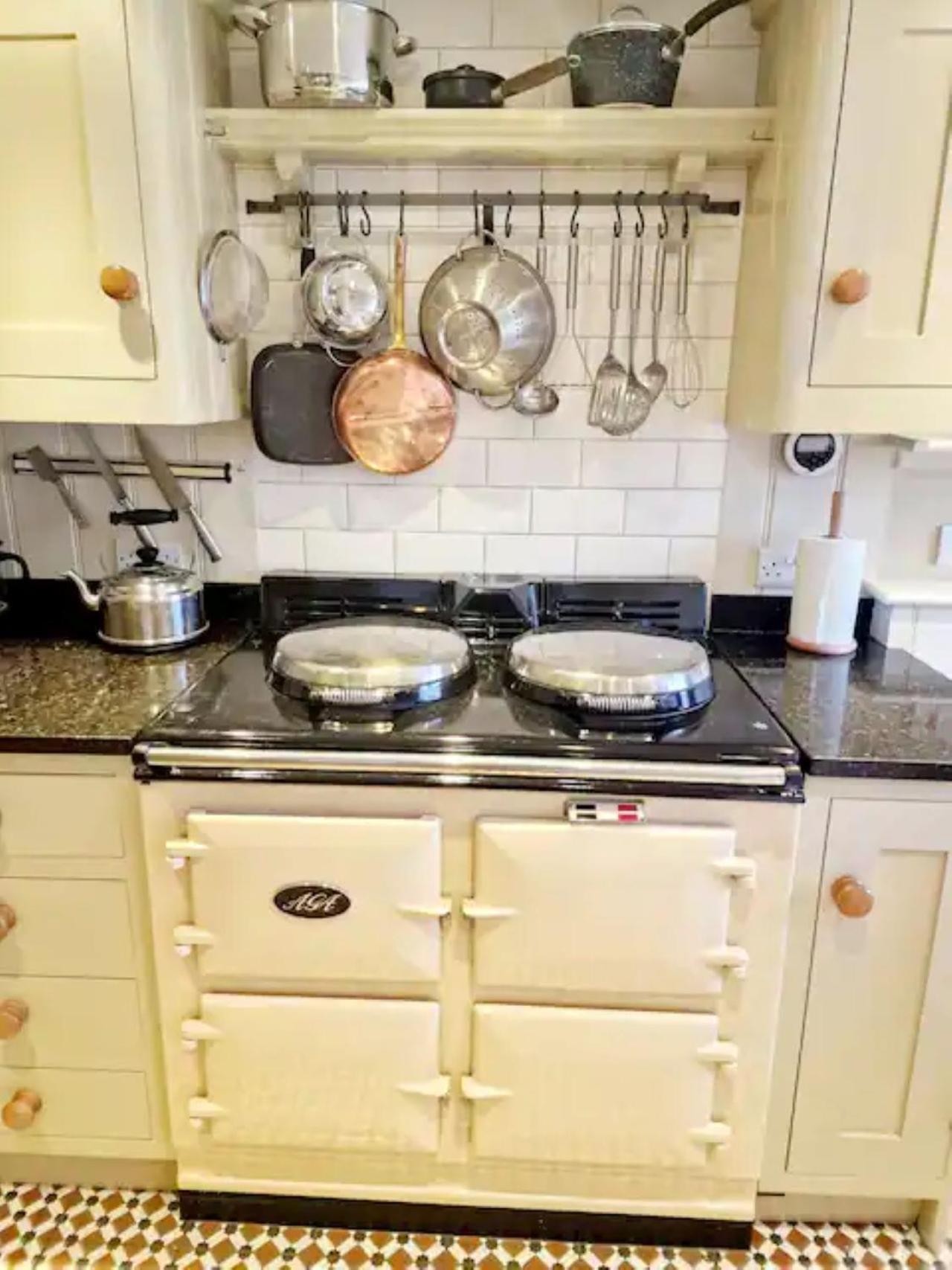 Jackdaw Cottage-Beautiful Cottage, Town Centre Wimborne Minster Buitenkant foto